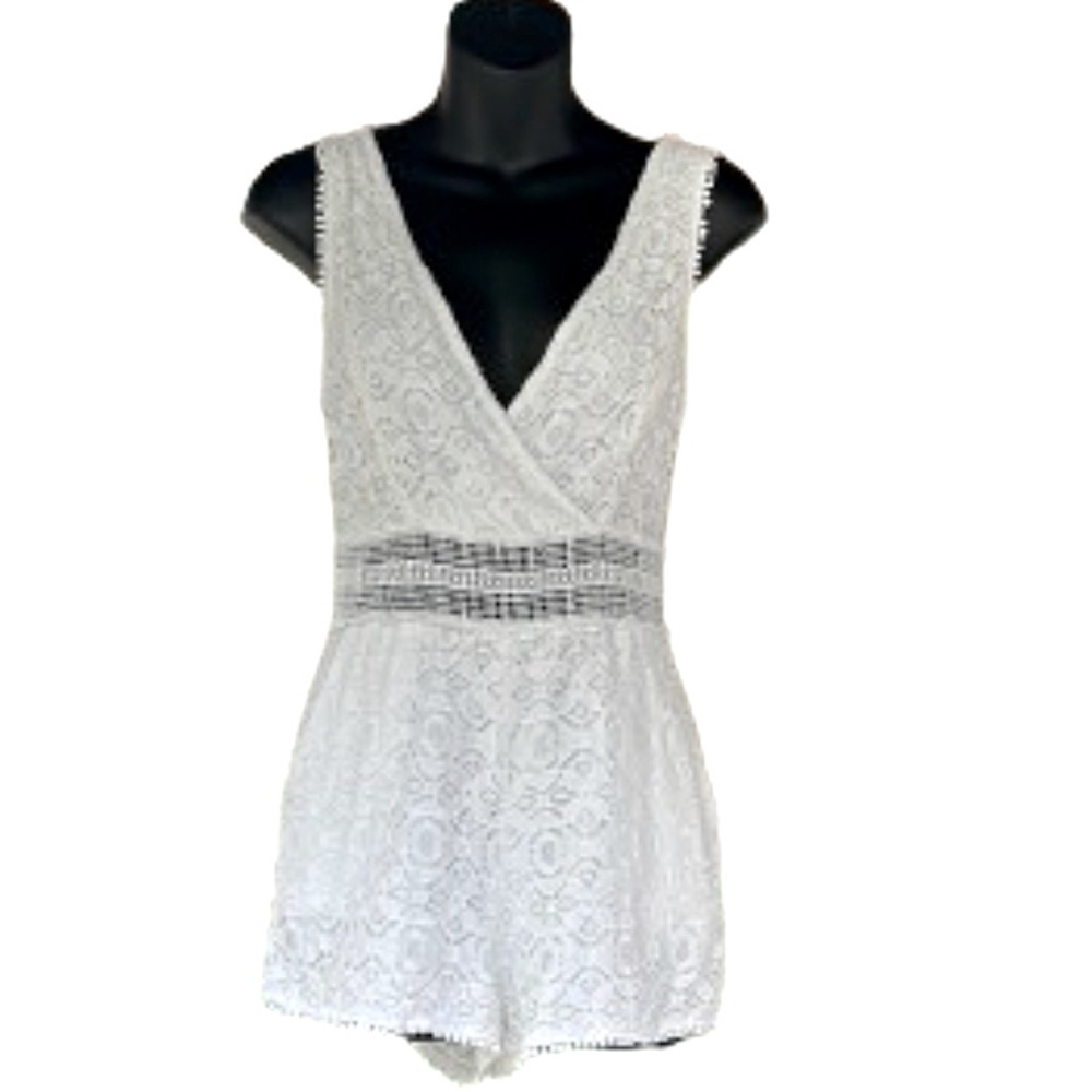 Kendall & Kylie size MED sleeveless lace romper